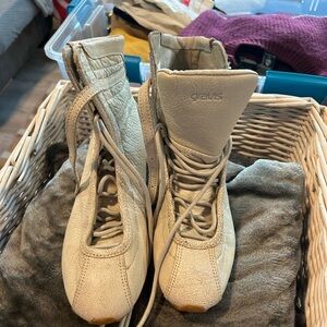 Gravis Women's Cream Combat Boots